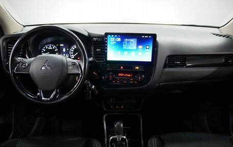 Mitsubishi Outlander III рестайлинг 3, 2018 год, 2 113 000 рублей, 14 фотография