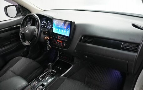 Mitsubishi Outlander III рестайлинг 3, 2018 год, 2 113 000 рублей, 11 фотография