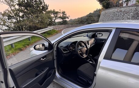 Hyundai Solaris II рестайлинг, 2018 год, 1 500 000 рублей, 29 фотография