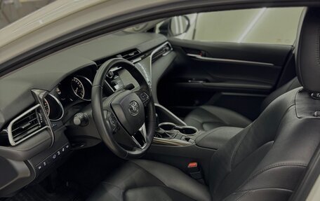 Toyota Camry, 2020 год, 3 890 000 рублей, 10 фотография