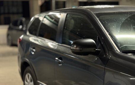 Mitsubishi Outlander III рестайлинг 3, 2020 год, 2 400 000 рублей, 17 фотография