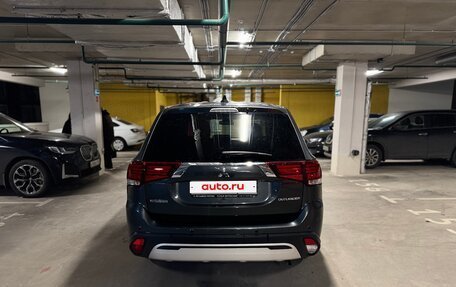 Mitsubishi Outlander III рестайлинг 3, 2020 год, 2 400 000 рублей, 5 фотография