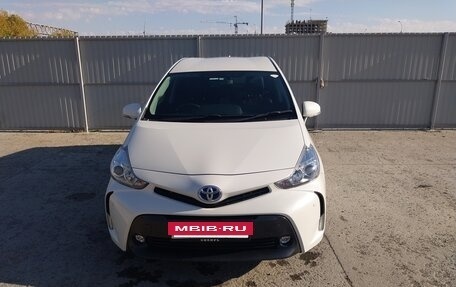 Toyota Prius Alpha I (ZVW40/41), 2015 год, 1 600 000 рублей, 3 фотография