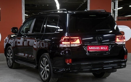 Toyota Land Cruiser 200, 2018 год, 6 800 000 рублей, 7 фотография