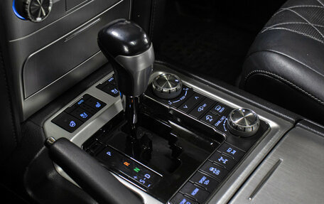 Toyota Land Cruiser 200, 2018 год, 6 800 000 рублей, 19 фотография