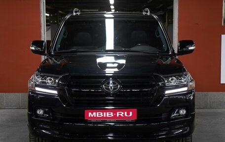 Toyota Land Cruiser 200, 2018 год, 6 800 000 рублей, 2 фотография