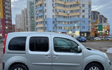 Renault Kangoo II рестайлинг, 2011 год, 400 000 рублей, 2 фотография