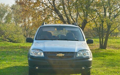 Chevrolet Niva I рестайлинг, 2010 год, 575 000 рублей, 2 фотография