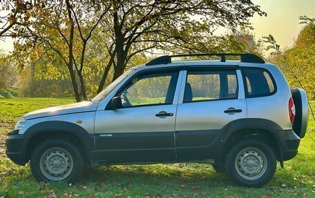 Chevrolet Niva I рестайлинг, 2010 год, 575 000 рублей, 8 фотография