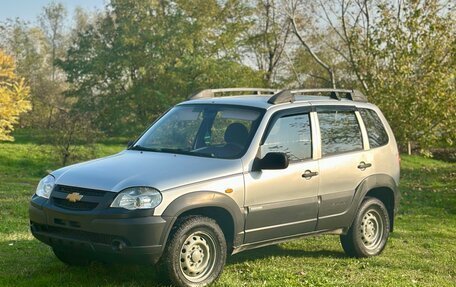 Chevrolet Niva I рестайлинг, 2010 год, 575 000 рублей, 3 фотография