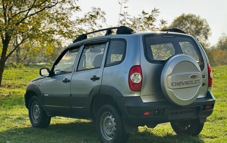 Chevrolet Niva I рестайлинг, 2010 год, 575 000 рублей, 4 фотография