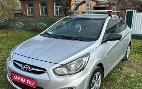Hyundai Solaris II рестайлинг, 2011 год, 690 000 рублей, 1 фотография