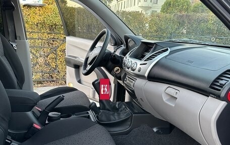 Mitsubishi L200 IV рестайлинг, 2012 год, 1 675 000 рублей, 25 фотография