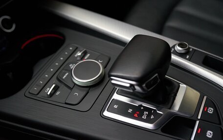 Audi A4, 2018 год, 2 200 000 рублей, 15 фотография