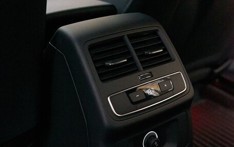 Audi A4, 2018 год, 2 200 000 рублей, 23 фотография