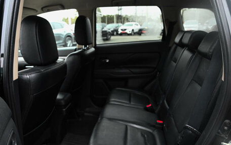 Mitsubishi Outlander III рестайлинг 3, 2013 год, 1 570 000 рублей, 11 фотография