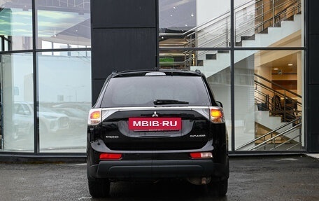 Mitsubishi Outlander III рестайлинг 3, 2013 год, 1 570 000 рублей, 7 фотография