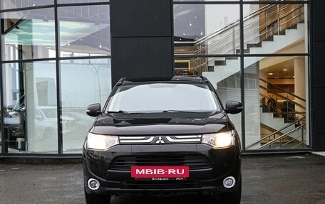 Mitsubishi Outlander III рестайлинг 3, 2013 год, 1 570 000 рублей, 2 фотография