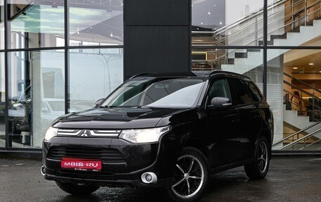 Mitsubishi Outlander III рестайлинг 3, 2013 год, 1 570 000 рублей, 1 фотография