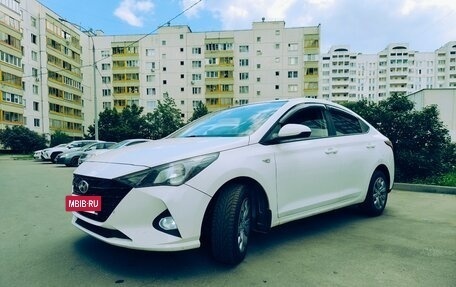 Hyundai Solaris II рестайлинг, 2021 год, 1 650 000 рублей, 2 фотография