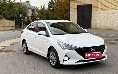 Hyundai Solaris II рестайлинг, 2022 год, 1 520 000 рублей, 2 фотография