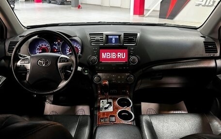 Toyota Highlander III, 2013 год, 2 230 000 рублей, 31 фотография
