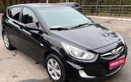 Hyundai Solaris II рестайлинг, 2011 год, 590 000 рублей, 1 фотография