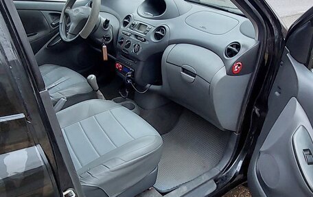 Toyota Yaris I рестайлинг, 2002 год, 299 999 рублей, 8 фотография