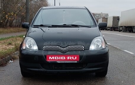 Toyota Yaris I рестайлинг, 2002 год, 299 999 рублей, 1 фотография