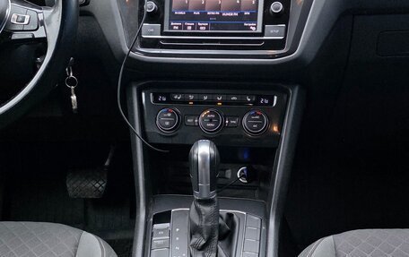 Volkswagen Tiguan II, 2017 год, 2 200 000 рублей, 13 фотография