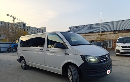 Volkswagen Caravelle T6 рестайлинг, 2017 год, 2 380 000 рублей, 2 фотография