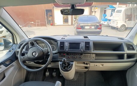 Volkswagen Caravelle T6 рестайлинг, 2017 год, 2 380 000 рублей, 7 фотография