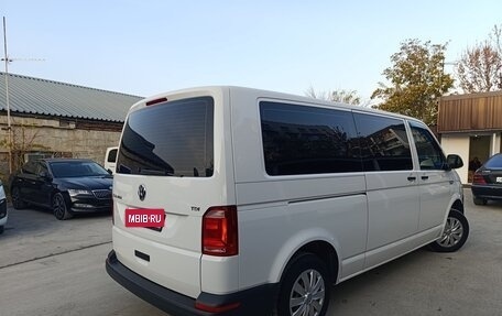 Volkswagen Caravelle T6 рестайлинг, 2017 год, 2 380 000 рублей, 3 фотография