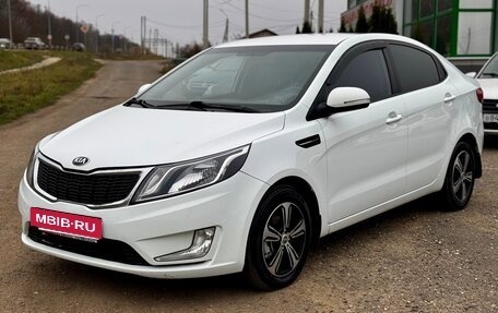 KIA Rio III рестайлинг, 2013 год, 900 000 рублей, 3 фотография