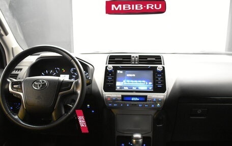 Toyota Land Cruiser Prado 150 рестайлинг 2, 2019 год, 4 350 000 рублей, 16 фотография