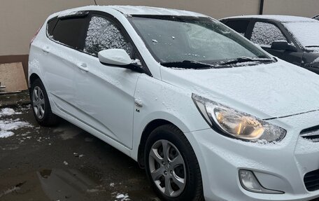 Hyundai Solaris II рестайлинг, 2011 год, 815 000 рублей, 3 фотография