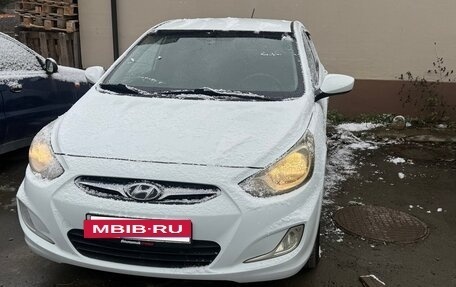 Hyundai Solaris II рестайлинг, 2011 год, 815 000 рублей, 2 фотография