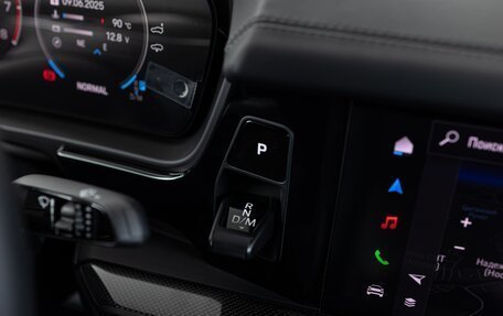 Porsche Cayenne III, 2025 год, 33 190 000 рублей, 17 фотография