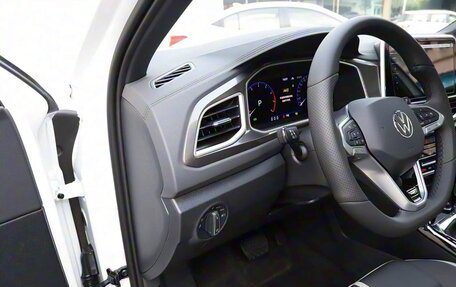 Volkswagen T-Roc I, 2025 год, 3 250 000 рублей, 13 фотография