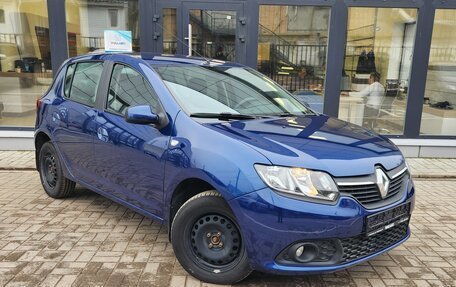 Renault Sandero II рестайлинг, 2015 год, 830 000 рублей, 2 фотография