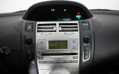 Toyota Yaris III рестайлинг, 2007 год, 599 000 рублей, 12 фотография