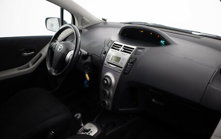 Toyota Yaris III рестайлинг, 2007 год, 599 000 рублей, 15 фотография