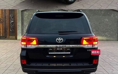 Toyota Land Cruiser 200, 2018 год, 7 300 000 рублей, 2 фотография