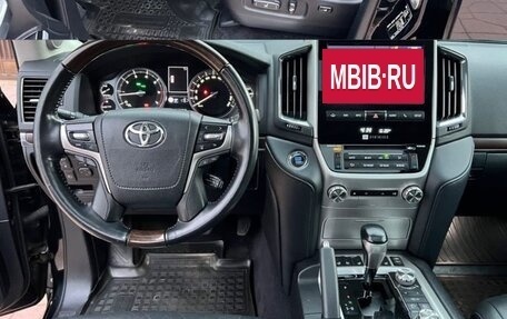 Toyota Land Cruiser 200, 2018 год, 7 300 000 рублей, 4 фотография