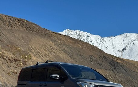 Toyota Noah III, 2016 год, 1 999 999 рублей, 4 фотография