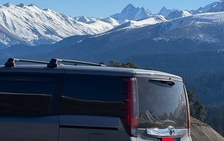 Toyota Noah III, 2016 год, 1 999 999 рублей, 3 фотография