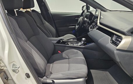 Toyota C-HR I рестайлинг, 2019 год, 2 349 000 рублей, 16 фотография