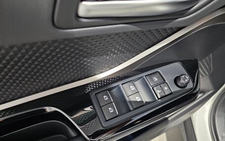 Toyota C-HR I рестайлинг, 2019 год, 2 349 000 рублей, 12 фотография