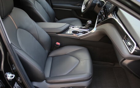 Toyota Camry, 2023 год, 3 560 000 рублей, 8 фотография