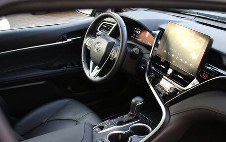 Toyota Camry, 2023 год, 3 560 000 рублей, 9 фотография